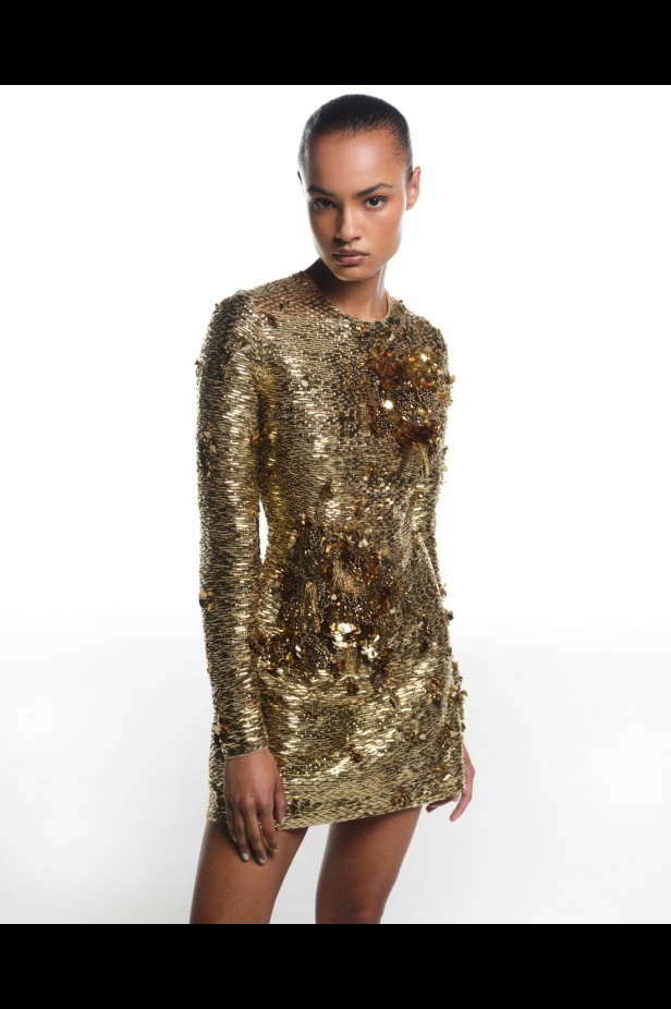 "من الفجر حتى الغسق"... أناقة مجموعة إيلي صعب Resort 2026 لكل لحظة