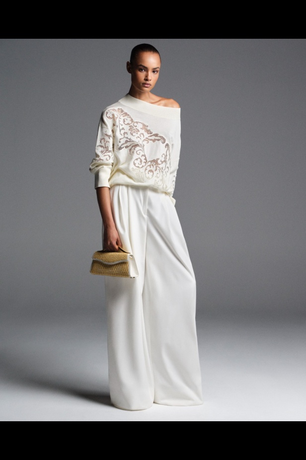 "من الفجر حتى الغسق"... أناقة مجموعة إيلي صعب Resort 2026 لكل لحظة