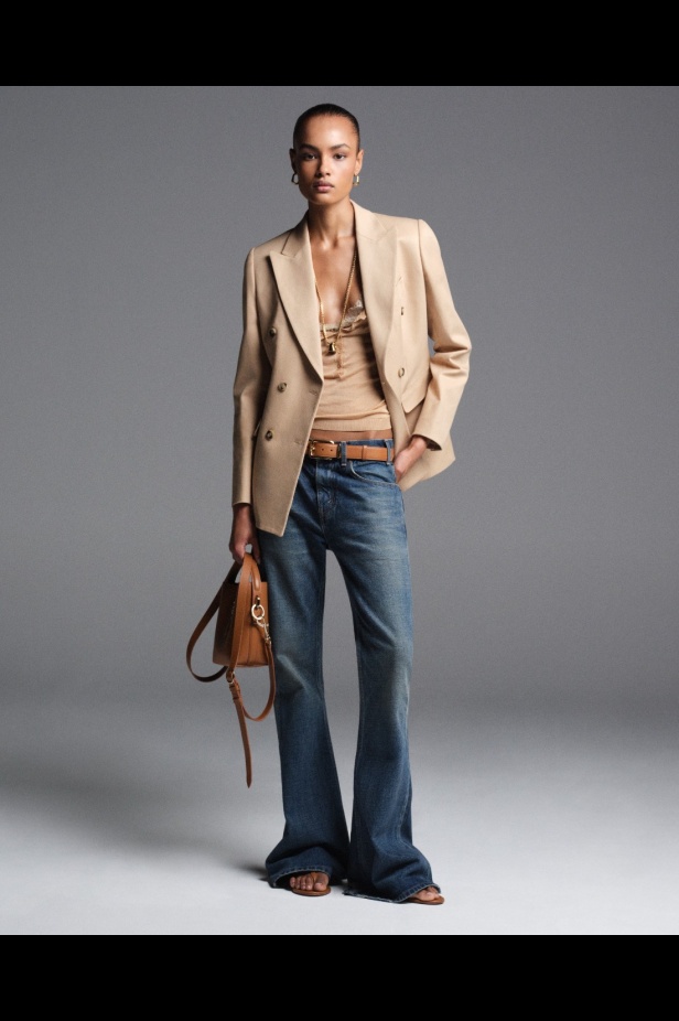 "من الفجر حتى الغسق"... أناقة مجموعة إيلي صعب Resort 2026 لكل لحظة