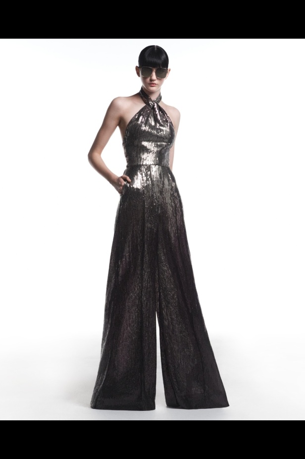 "من الفجر حتى الغسق"... أناقة مجموعة إيلي صعب Resort 2026 لكل لحظة