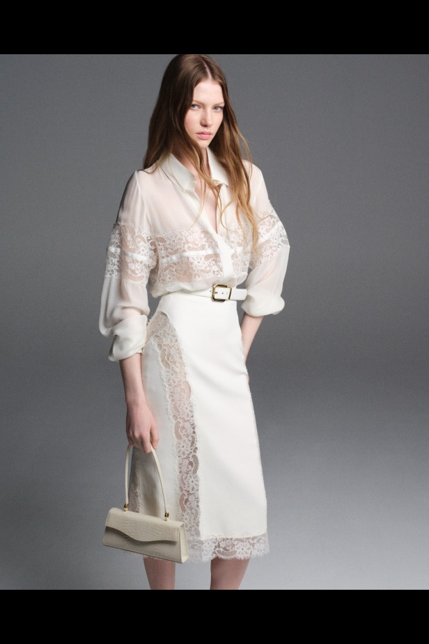 "من الفجر حتى الغسق"... أناقة مجموعة إيلي صعب Resort 2026 لكل لحظة