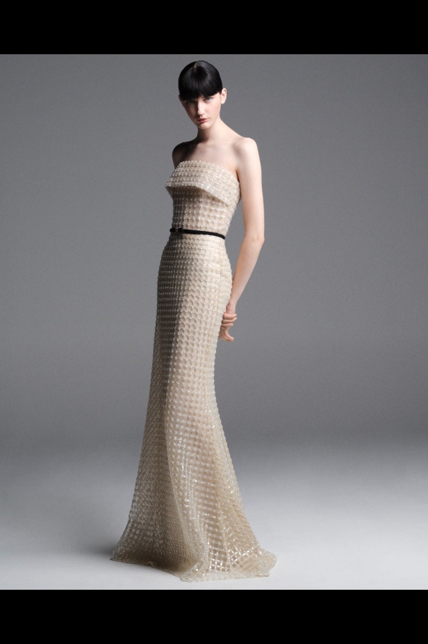 "من الفجر حتى الغسق"... أناقة مجموعة إيلي صعب Resort 2026 لكل لحظة