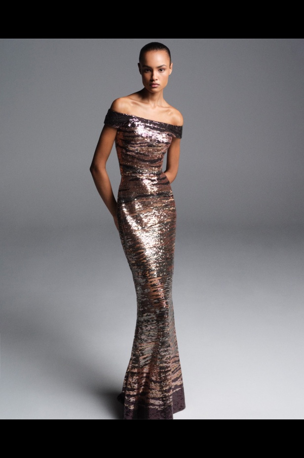 "من الفجر حتى الغسق"... أناقة مجموعة إيلي صعب Resort 2026 لكل لحظة