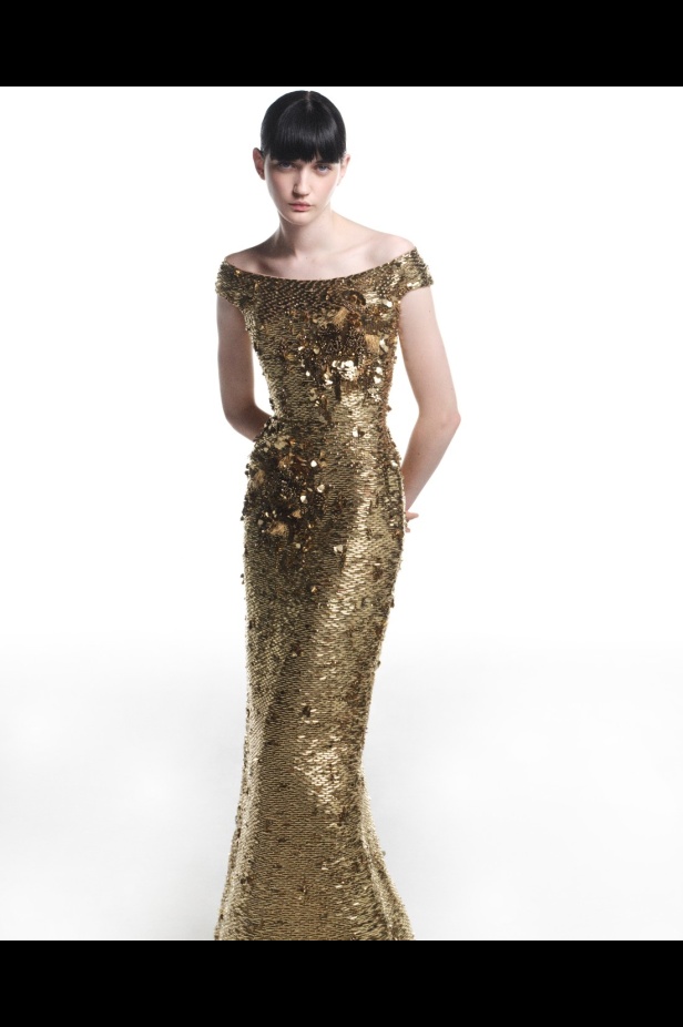 "من الفجر حتى الغسق"... أناقة مجموعة إيلي صعب Resort 2026 لكل لحظة