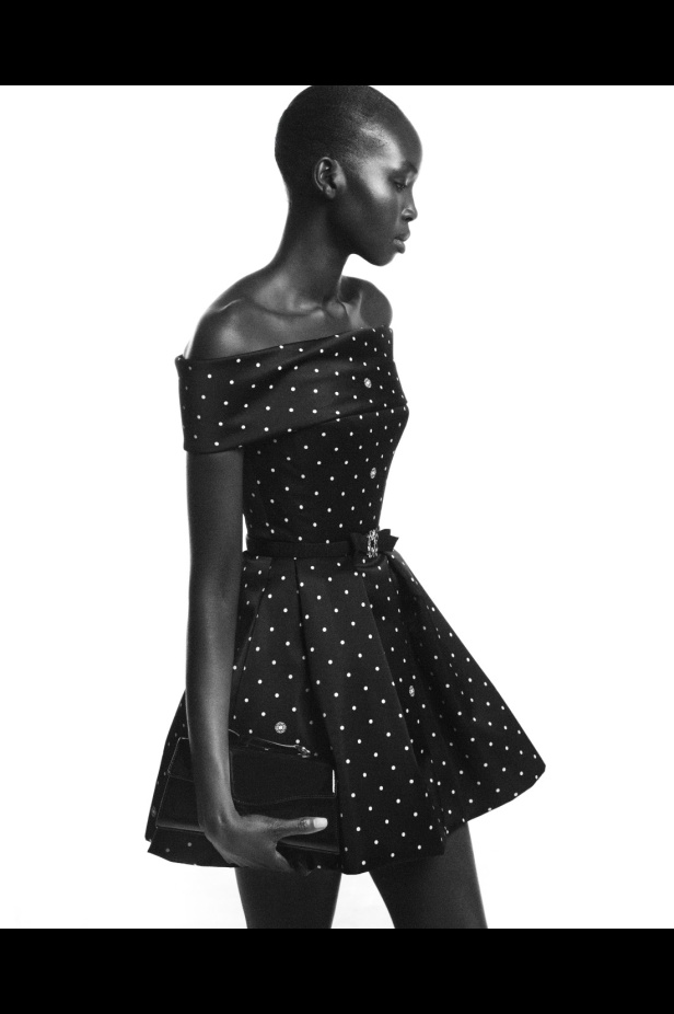 "من الفجر حتى الغسق"... أناقة مجموعة إيلي صعب Resort 2026 لكل لحظة