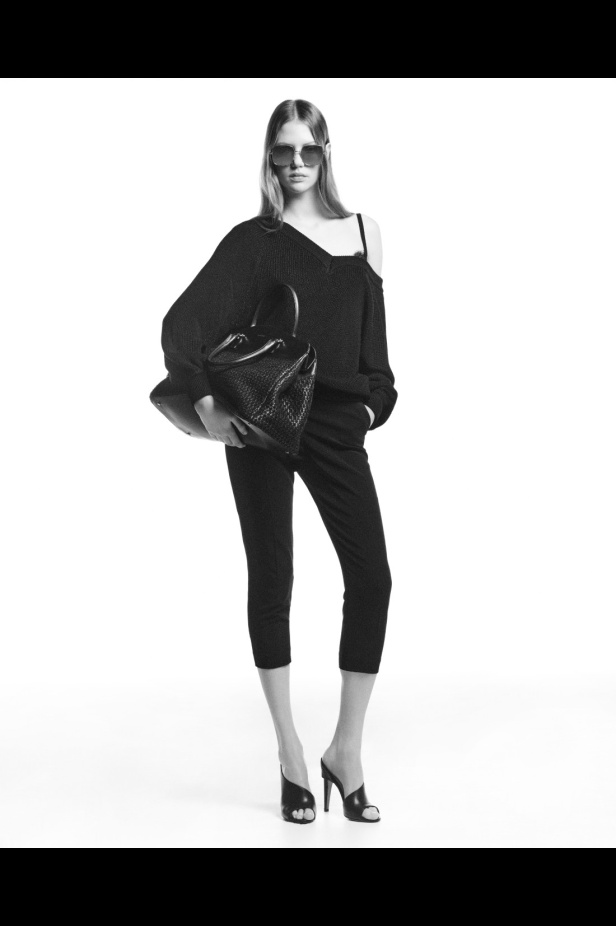 "من الفجر حتى الغسق"... أناقة مجموعة إيلي صعب Resort 2026 لكل لحظة