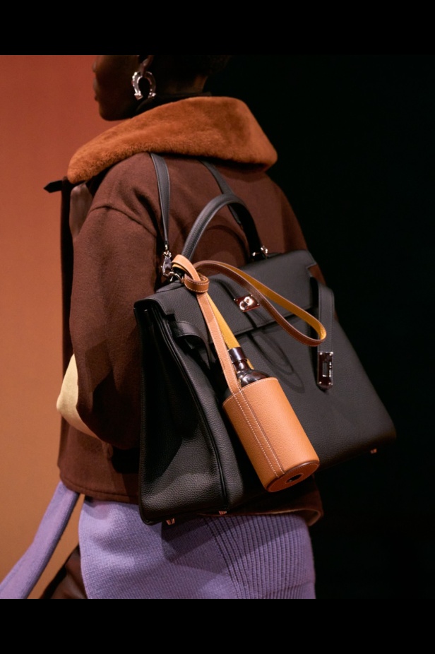 Hermès تكتب فصلًا ثانيًا في شنغهاي... مجموعة خريف وشتاء 2025 مستعدة للانطلاق!
