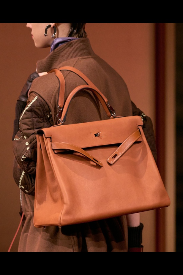 Hermès تكتب فصلًا ثانيًا في شنغهاي... مجموعة خريف وشتاء 2025 مستعدة للانطلاق!