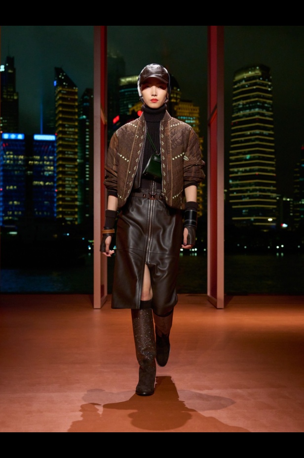 Hermès تكتب فصلًا ثانيًا في شنغهاي... مجموعة خريف وشتاء 2025 مستعدة للانطلاق!