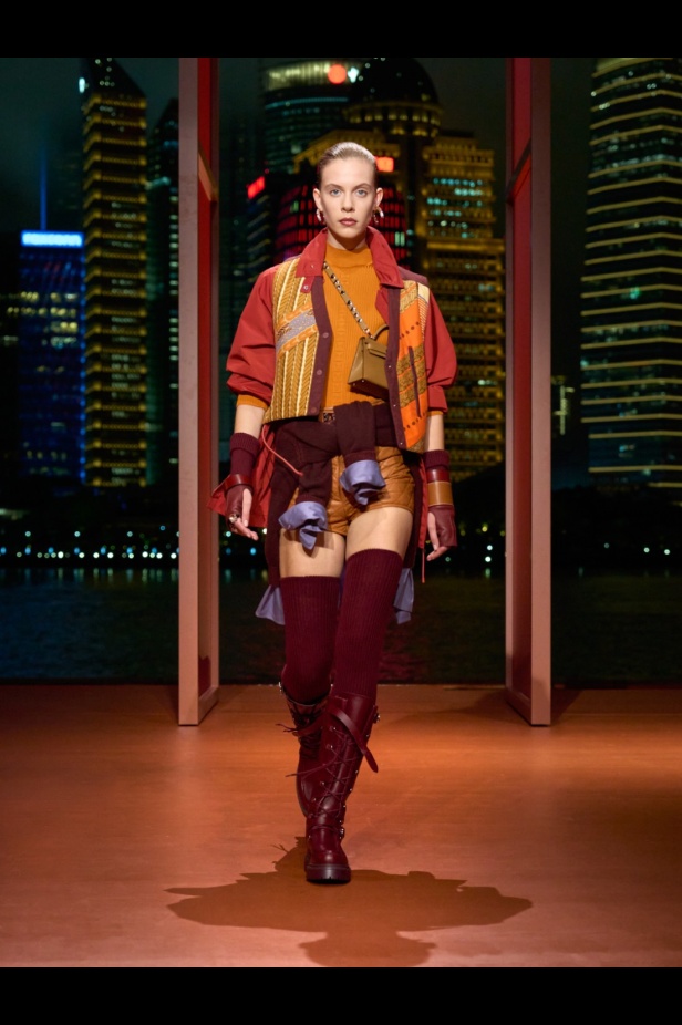 Hermès تكتب فصلًا ثانيًا في شنغهاي... مجموعة خريف وشتاء 2025 مستعدة للانطلاق!