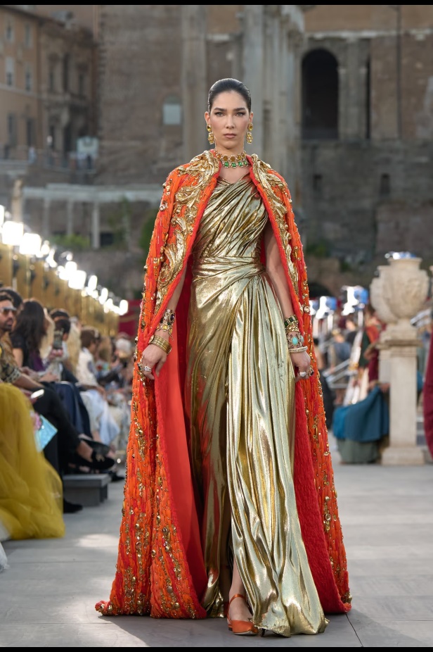 مجموعة ألتا مودا من دولتشي أند غابانا تحيي أساطير روما القديمة وأناقة عصر الخمسينيات الذهبي