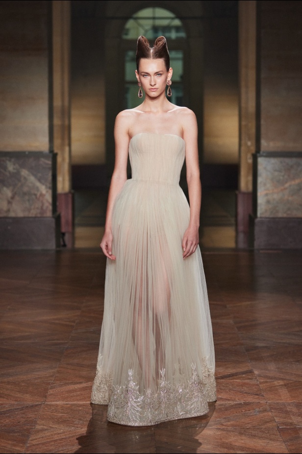 مجموعة جورج حبيقة "النظام الجديد" لخريف وشتاء 2025-2026.. عندما ينتصر الجمال على الفوضى (فيديو)