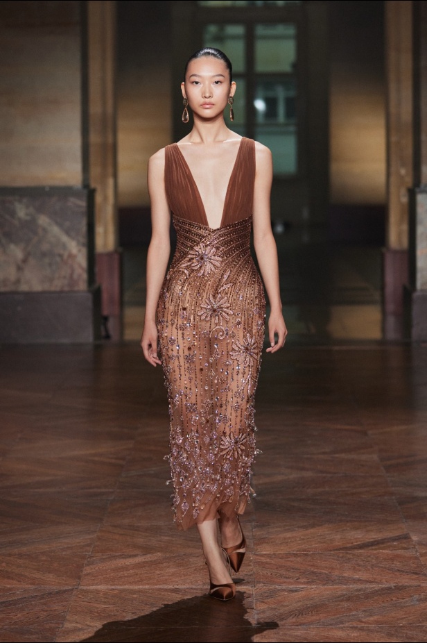 مجموعة جورج حبيقة "النظام الجديد" لخريف وشتاء 2025-2026.. عندما ينتصر الجمال على الفوضى (فيديو)