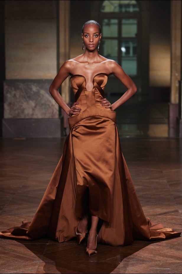 مجموعة جورج حبيقة "النظام الجديد" لخريف وشتاء 2025-2026.. عندما ينتصر الجمال على الفوضى (فيديو)