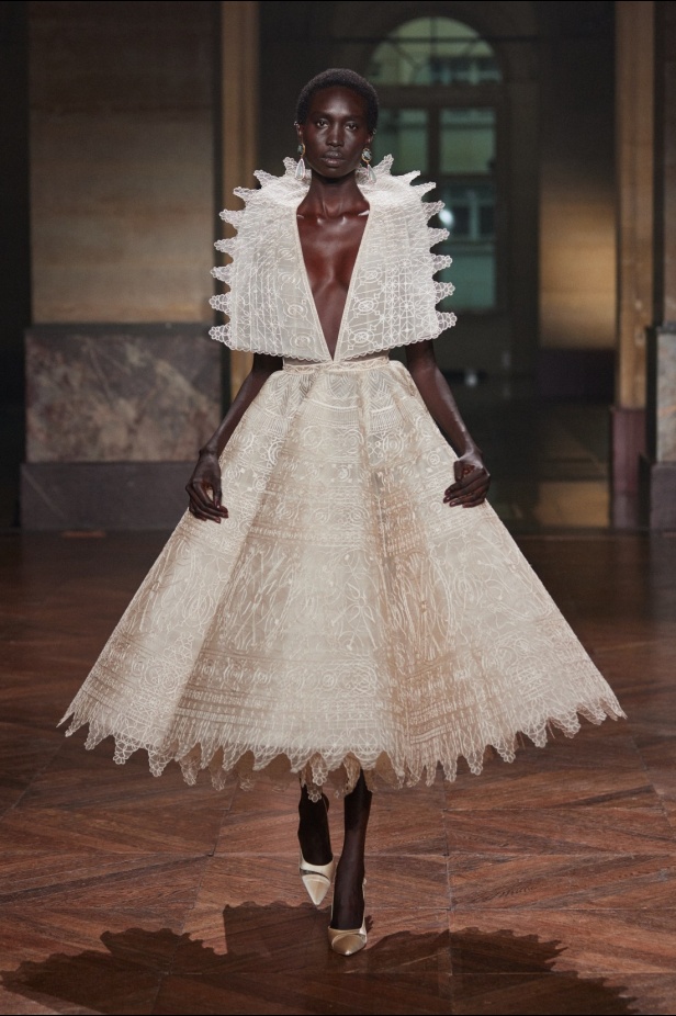 مجموعة جورج حبيقة "النظام الجديد" لخريف وشتاء 2025-2026.. عندما ينتصر الجمال على الفوضى (فيديو)