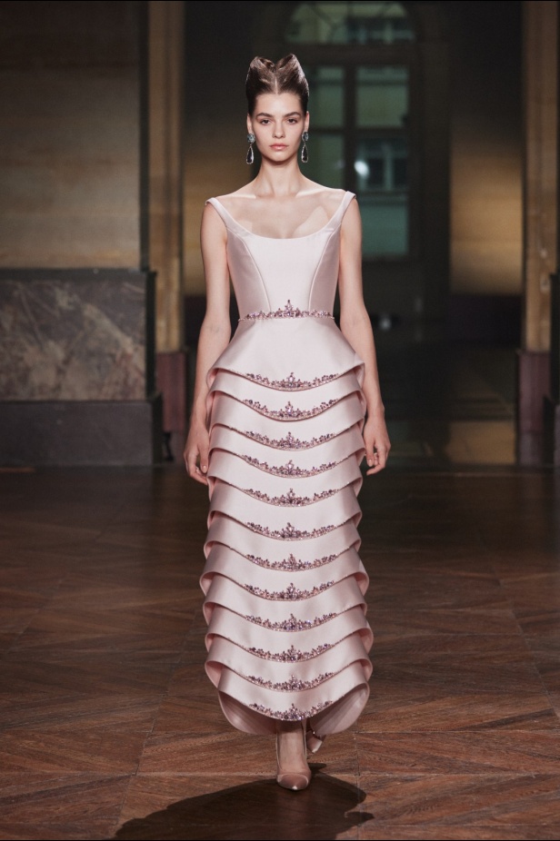 مجموعة جورج حبيقة "النظام الجديد" لخريف وشتاء 2025-2026.. عندما ينتصر الجمال على الفوضى (فيديو)