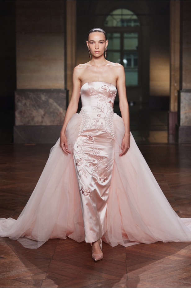 مجموعة جورج حبيقة "النظام الجديد" لخريف وشتاء 2025-2026.. عندما ينتصر الجمال على الفوضى (فيديو)