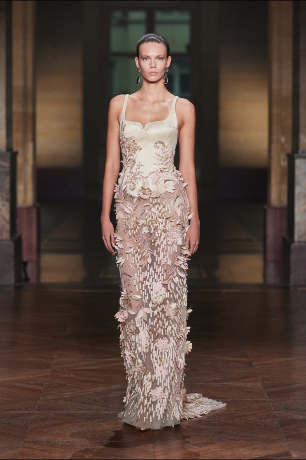 مجموعة جورج حبيقة "النظام الجديد" لخريف وشتاء 2025-2026.. عندما ينتصر الجمال على الفوضى (فيديو)