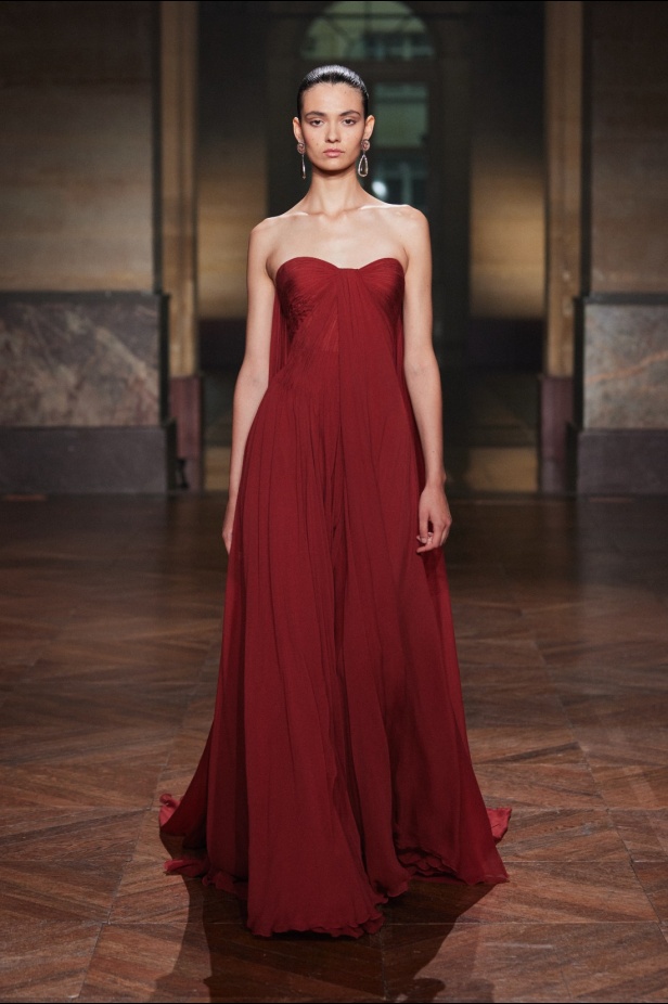 مجموعة جورج حبيقة "النظام الجديد" لخريف وشتاء 2025-2026.. عندما ينتصر الجمال على الفوضى (فيديو)