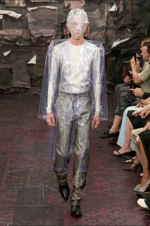 مجموعة ميزون مارجيلا للأزياء الراقية لخريف وشتاء 2026: بداية جديدة تحت قيادة غلين مارتنز