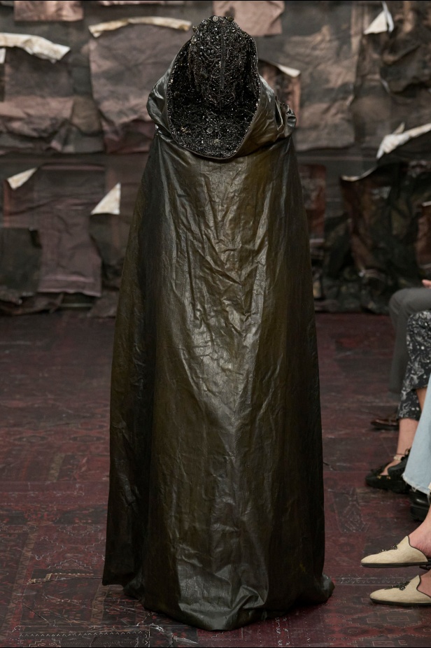 مجموعة ميزون مارجيلا للأزياء الراقية لخريف وشتاء 2026: بداية جديدة تحت قيادة غلين مارتنز