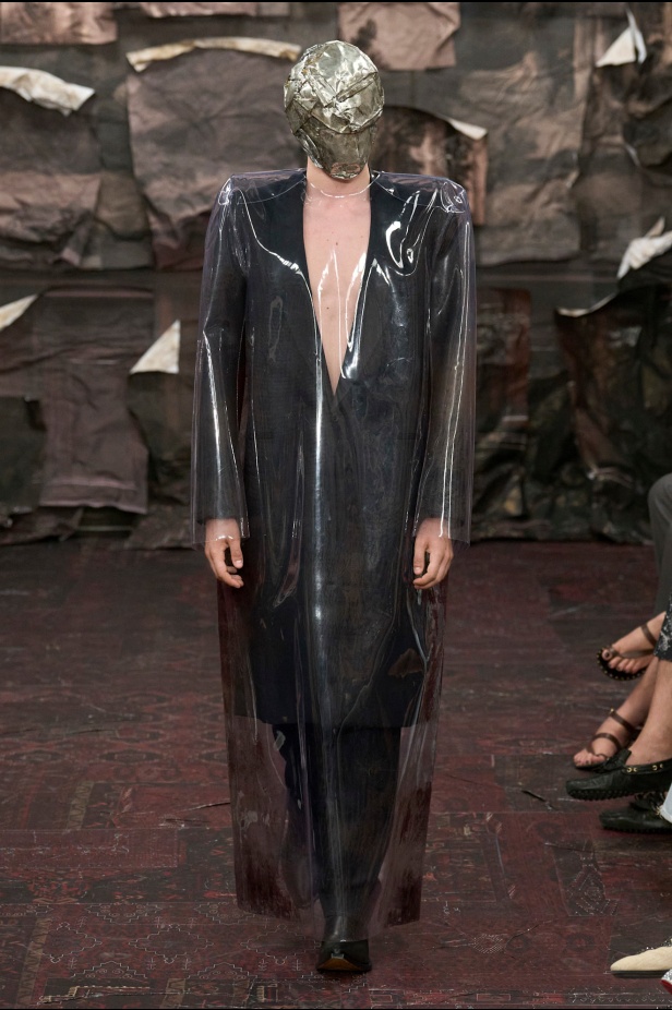 مجموعة ميزون مارجيلا للأزياء الراقية لخريف وشتاء 2026: بداية جديدة تحت قيادة غلين مارتنز