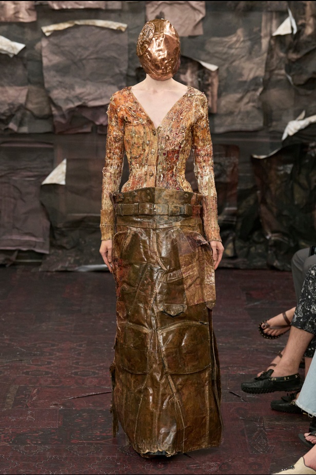 مجموعة ميزون مارجيلا للأزياء الراقية لخريف وشتاء 2026: بداية جديدة تحت قيادة غلين مارتنز