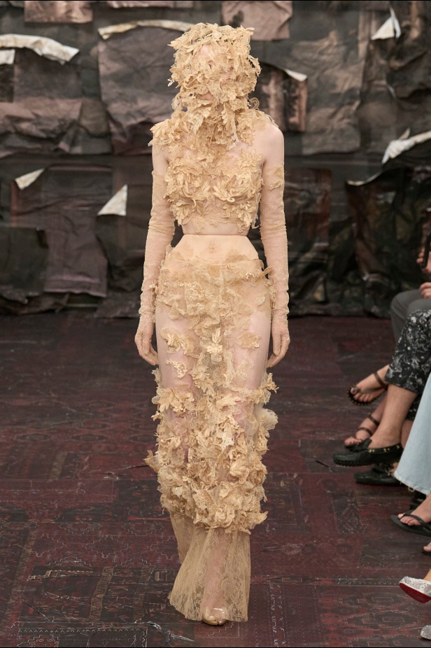 مجموعة ميزون مارجيلا للأزياء الراقية لخريف وشتاء 2026: بداية جديدة تحت قيادة غلين مارتنز