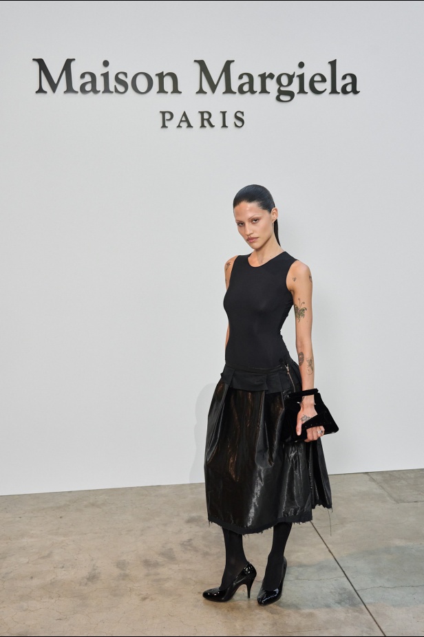 مجموعة ميزون مارجيلا للأزياء الراقية لخريف وشتاء 2026: بداية جديدة تحت قيادة غلين مارتنز