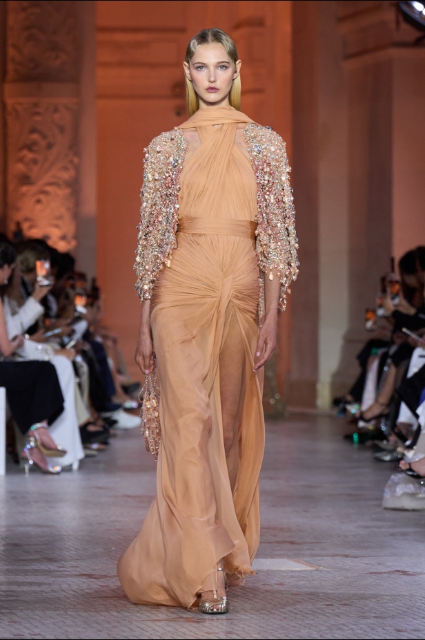 مجموعة Zuhair Murad الراقية لخريف وشتاء 2025