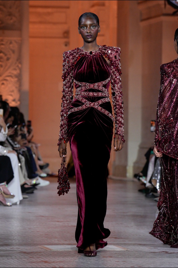 مجموعة Zuhair Murad الراقية لخريف وشتاء 2025