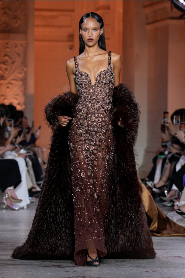 مجموعة Zuhair Murad الراقية لخريف وشتاء 2025