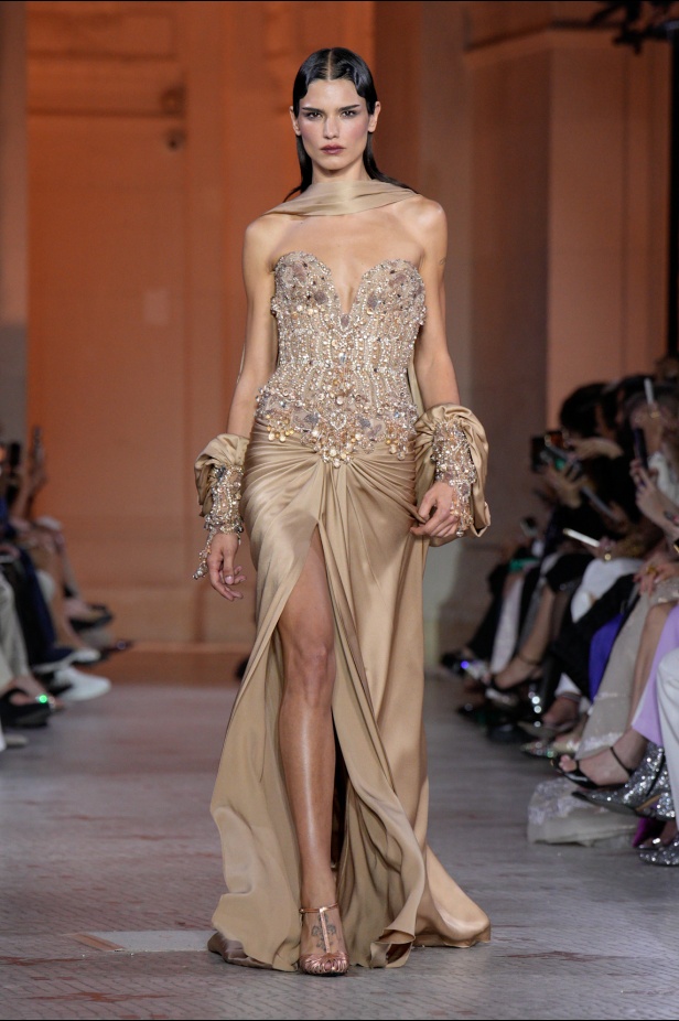 مجموعة Zuhair Murad الراقية لخريف وشتاء 2025