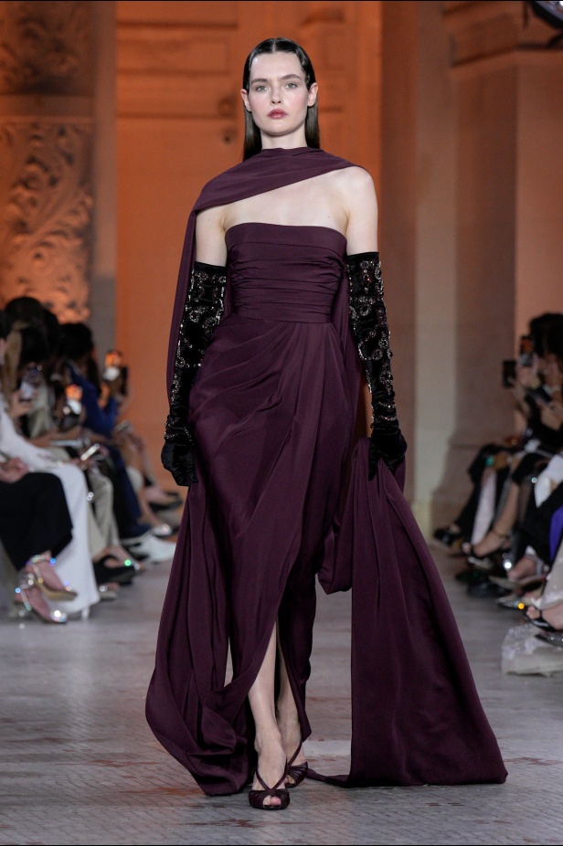 مجموعة Zuhair Murad الراقية لخريف وشتاء 2025