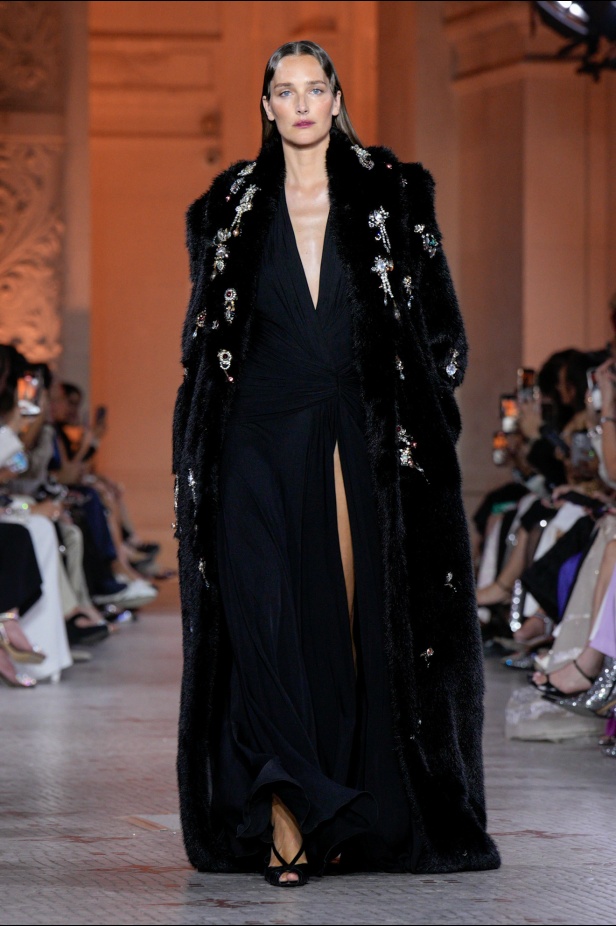 مجموعة Zuhair Murad الراقية لخريف وشتاء 2025