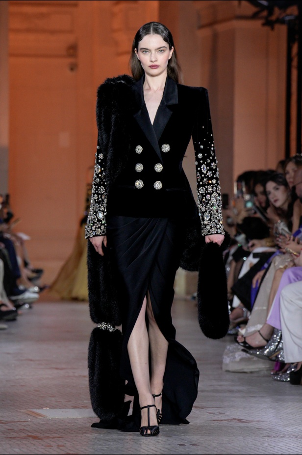 مجموعة Zuhair Murad الراقية لخريف وشتاء 2025