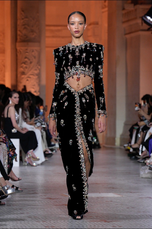 مجموعة Zuhair Murad الراقية لخريف وشتاء 2025