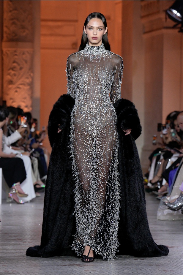 مجموعة Zuhair Murad الراقية لخريف وشتاء 2025