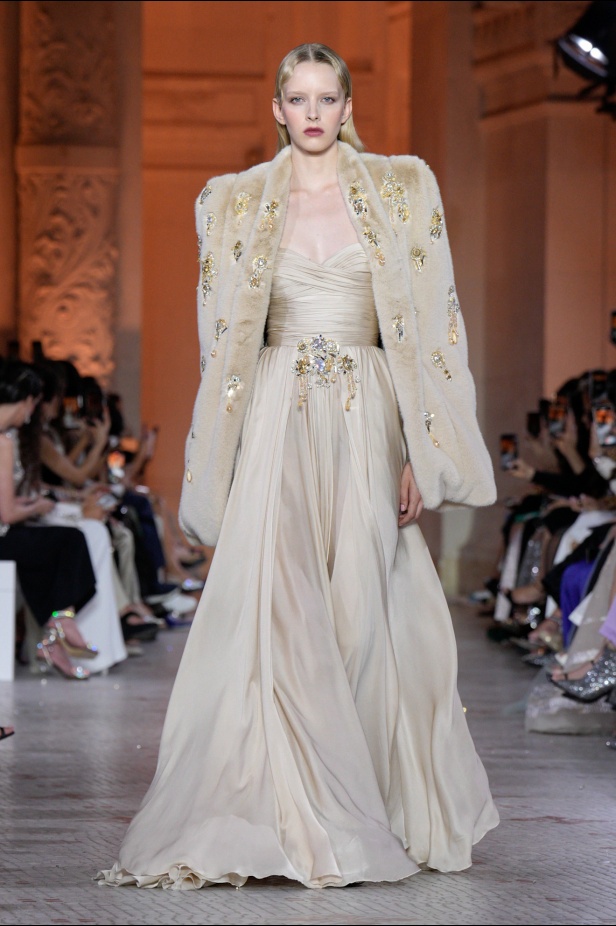 مجموعة Zuhair Murad الراقية لخريف وشتاء 2025