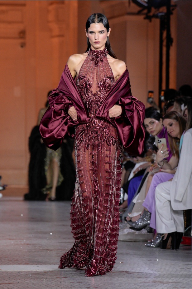 مجموعة Zuhair Murad الراقية لخريف وشتاء 2025