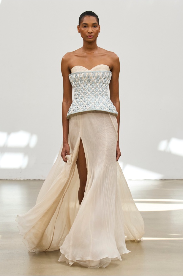 "حين تمشي دمشق على خشبة باريس"... رامي العلي يتحدّث لـ"هي" عن مجموعته لخريف وشتاء 2025 للأزياء الراقية: تقدير كبير ومسؤولية مضاعفة (فيديو)