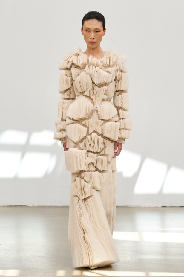 "حين تمشي دمشق على خشبة باريس"... رامي العلي يتحدّث لـ"هي" عن مجموعته لخريف وشتاء 2025 للأزياء الراقية: تقدير كبير ومسؤولية مضاعفة (فيديو)