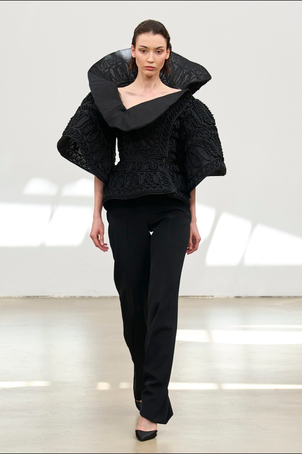 "حين تمشي دمشق على خشبة باريس"... رامي العلي يتحدّث لـ"هي" عن مجموعته لخريف وشتاء 2025 للأزياء الراقية: تقدير كبير ومسؤولية مضاعفة (فيديو)