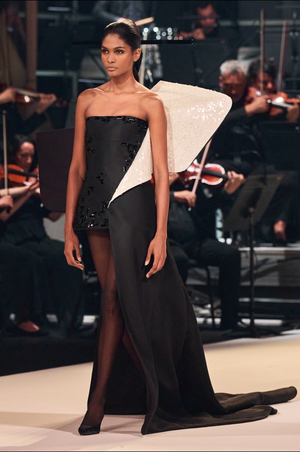 مجموعة Stephane Rolland للخياطة الراقية لخريف وشتاء 2025-2026