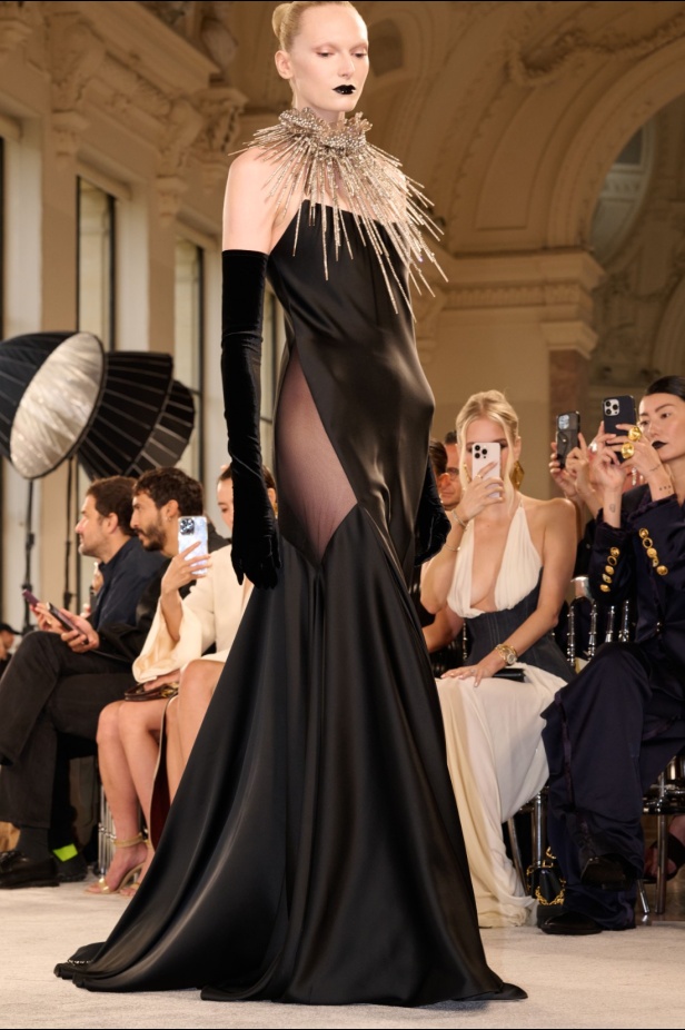 مجموعة Schiaparelli للأزياء الراقية لخريف 2025