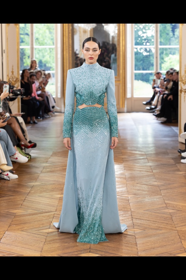 طوني ورد يستوحي مجموعة الأزياء الراقية من التنكر الغامض ويقول لـ"هي": بعض الفساتين استغرقت أكثر من 500 ساعة عمل يدوي (فيديو)