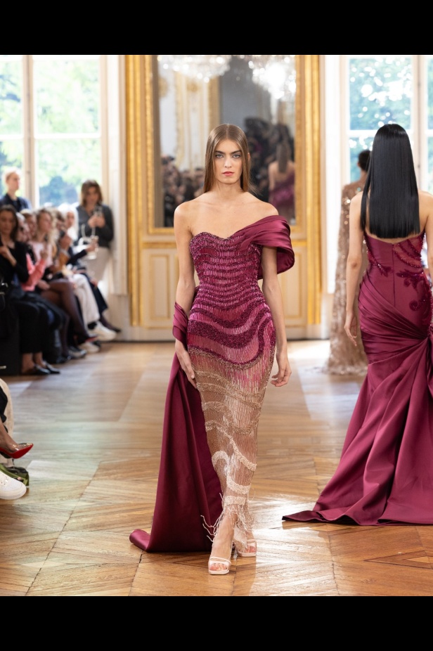 طوني ورد يستوحي مجموعة الأزياء الراقية من التنكر الغامض ويقول لـ"هي": بعض الفساتين استغرقت أكثر من 500 ساعة عمل يدوي (فيديو)