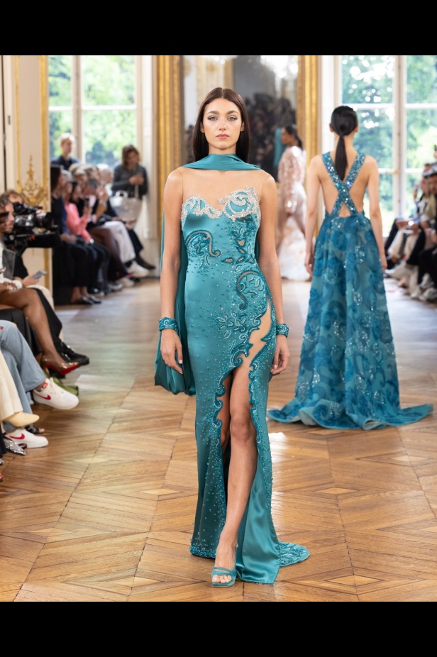 طوني ورد يستوحي مجموعة الأزياء الراقية من التنكر الغامض ويقول لـ"هي": بعض الفساتين استغرقت أكثر من 500 ساعة عمل يدوي (فيديو)