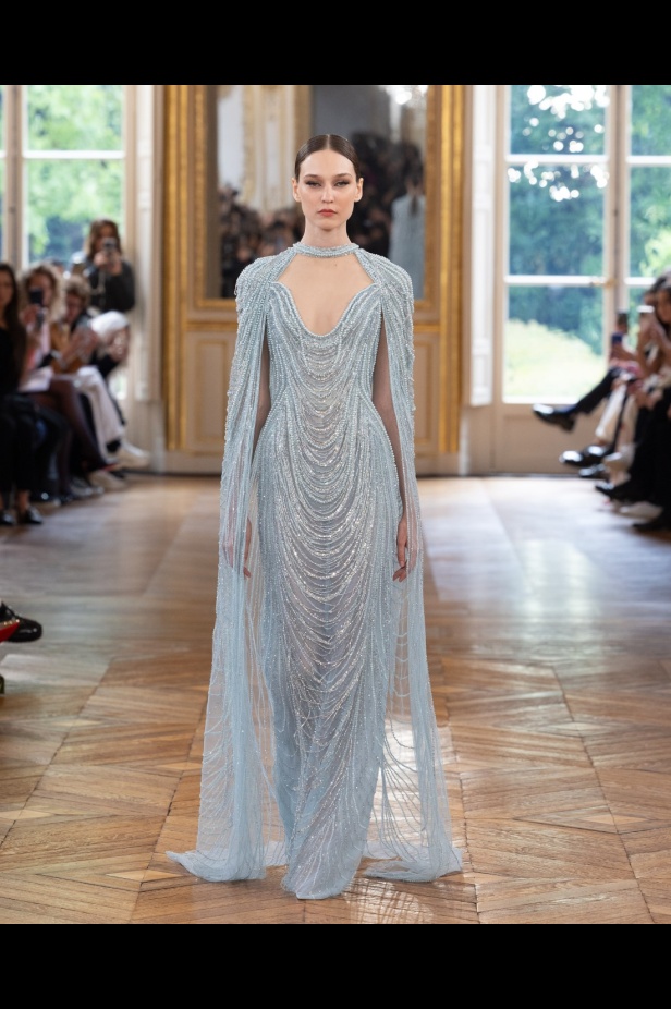 طوني ورد يستوحي مجموعة الأزياء الراقية من التنكر الغامض ويقول لـ"هي": بعض الفساتين استغرقت أكثر من 500 ساعة عمل يدوي (فيديو)