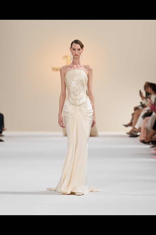 "تمارا رالف" تبدع في تقديم مجموعة كوتور مستوحاة من الآرت ديكو.. وتكشف لـ"هي": المرأة العربية تقدّر الموضة والرفاهية (فيديو)